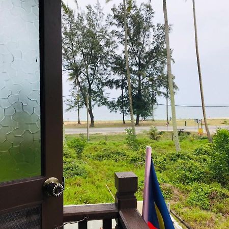 Hotel Rumah Tamu Tepi Pantai Dungun Esterno foto